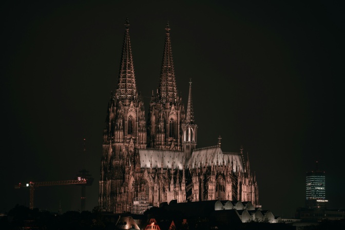 Der Kölner Dom bei Nacht.