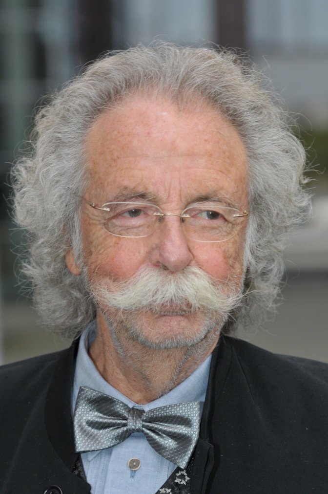 Jean Pütz mit weißen, gewellten Haaren und einem weißen Schnurrbart