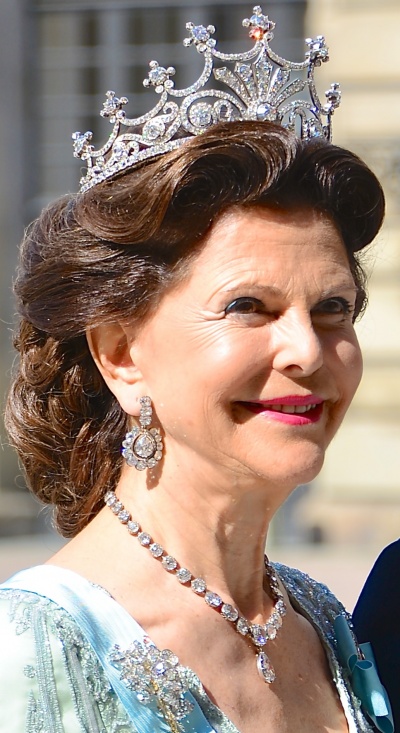 Silvia von Schweden mit einem Diadem auf dem Kopf